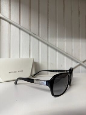 SOLD 🚨NWOT Michael Kors Sunglasses